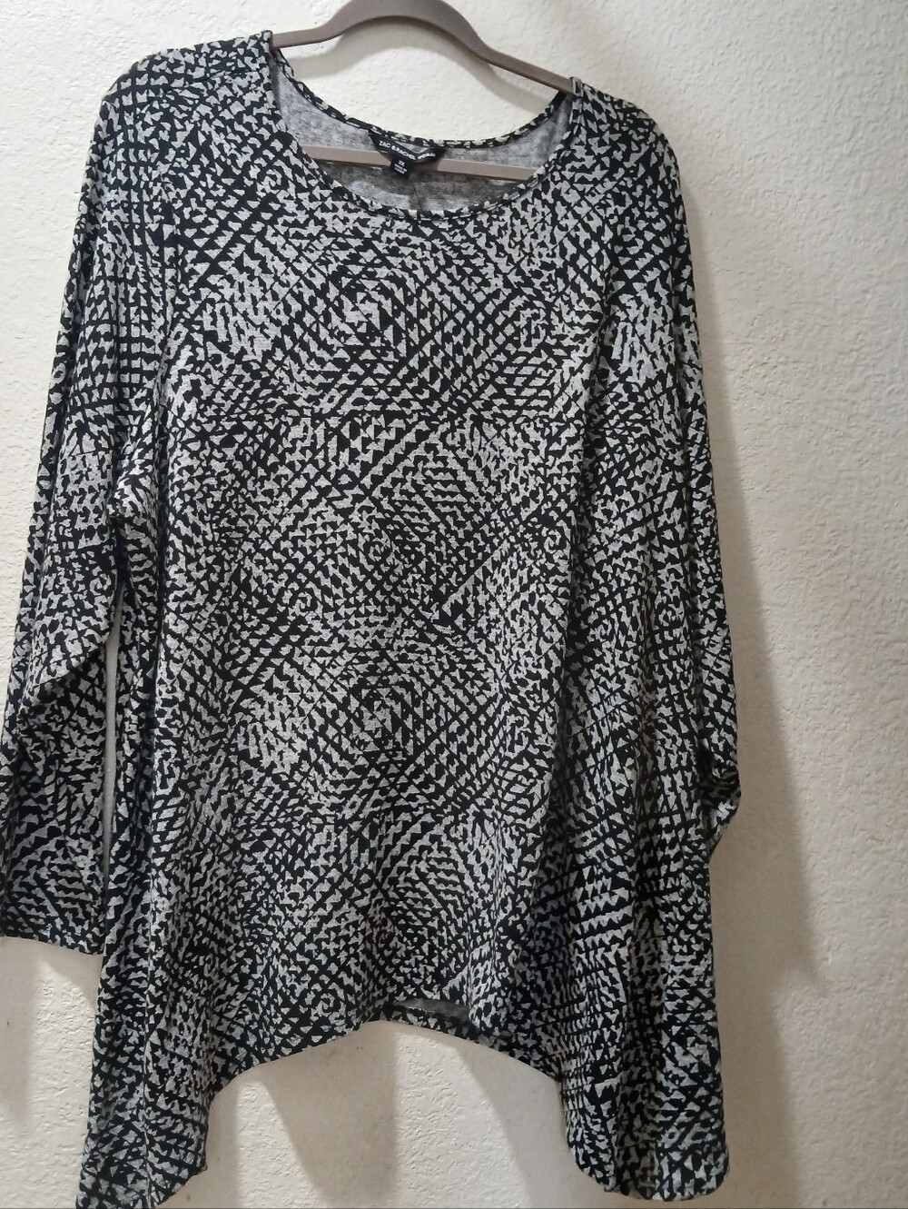 New  Zac & Rachel size  2X Relaxed Black & White Patterned Women's Top